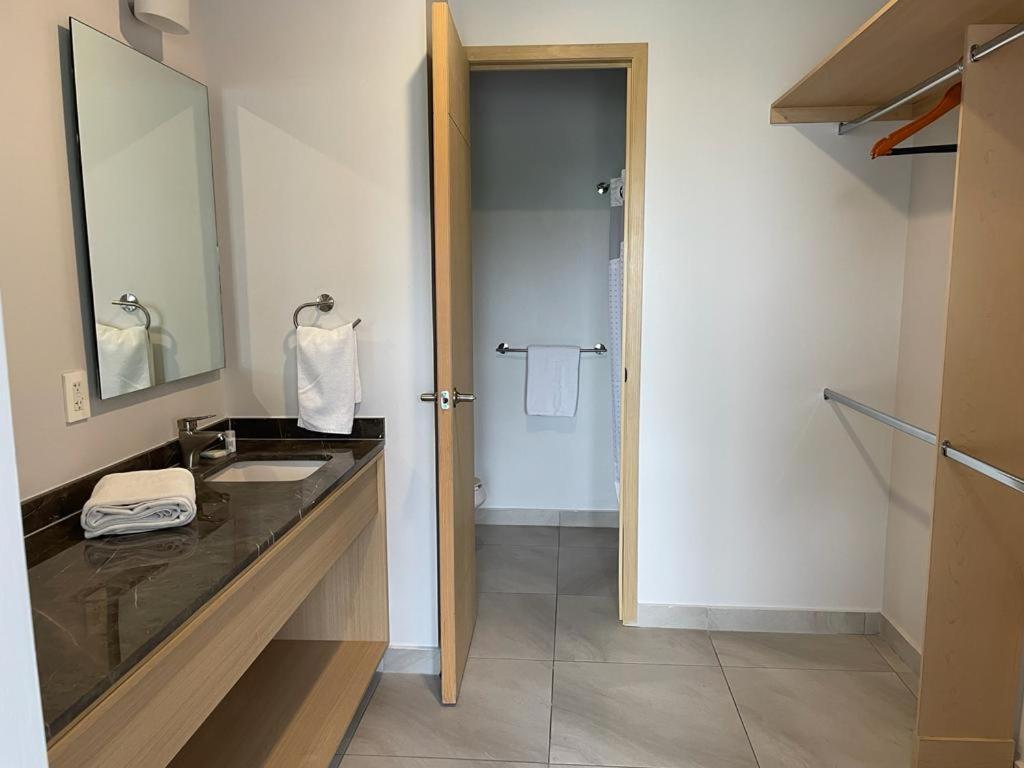 Livup Suites En Zona Iteso Сапопан Экстерьер фото